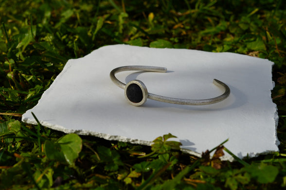 Polsera de plata amb roca volcànica per a oli essencial — DSC00280