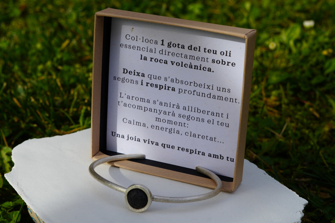 Polsera de plata amb roca volcànica per a oli essencial — DSC00284