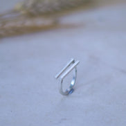 Anell Ajustable de Plata amb Doble Barra – vista lateral