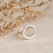Anell HALO de plata amb cercle irregular