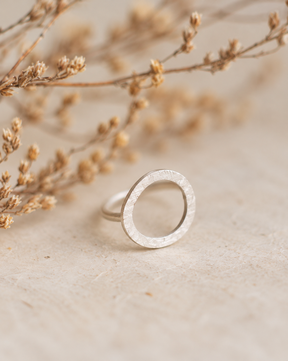 Anell HALO de plata amb cercle irregular