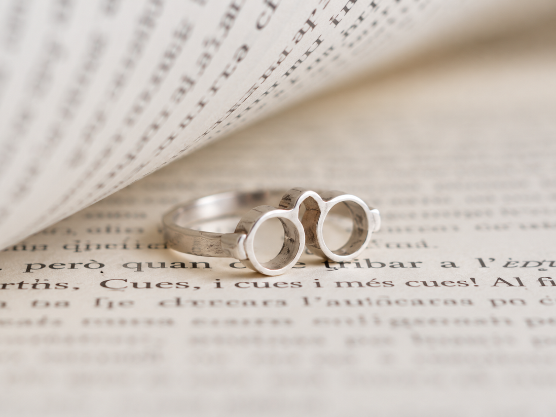 Anell Ulleres de plata TTJOIES – sobre llibre