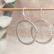 Arracades ALO de plata, detall artesanal