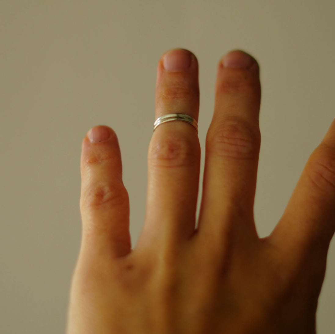 Anell midi de plata ajustable – fotografia 5