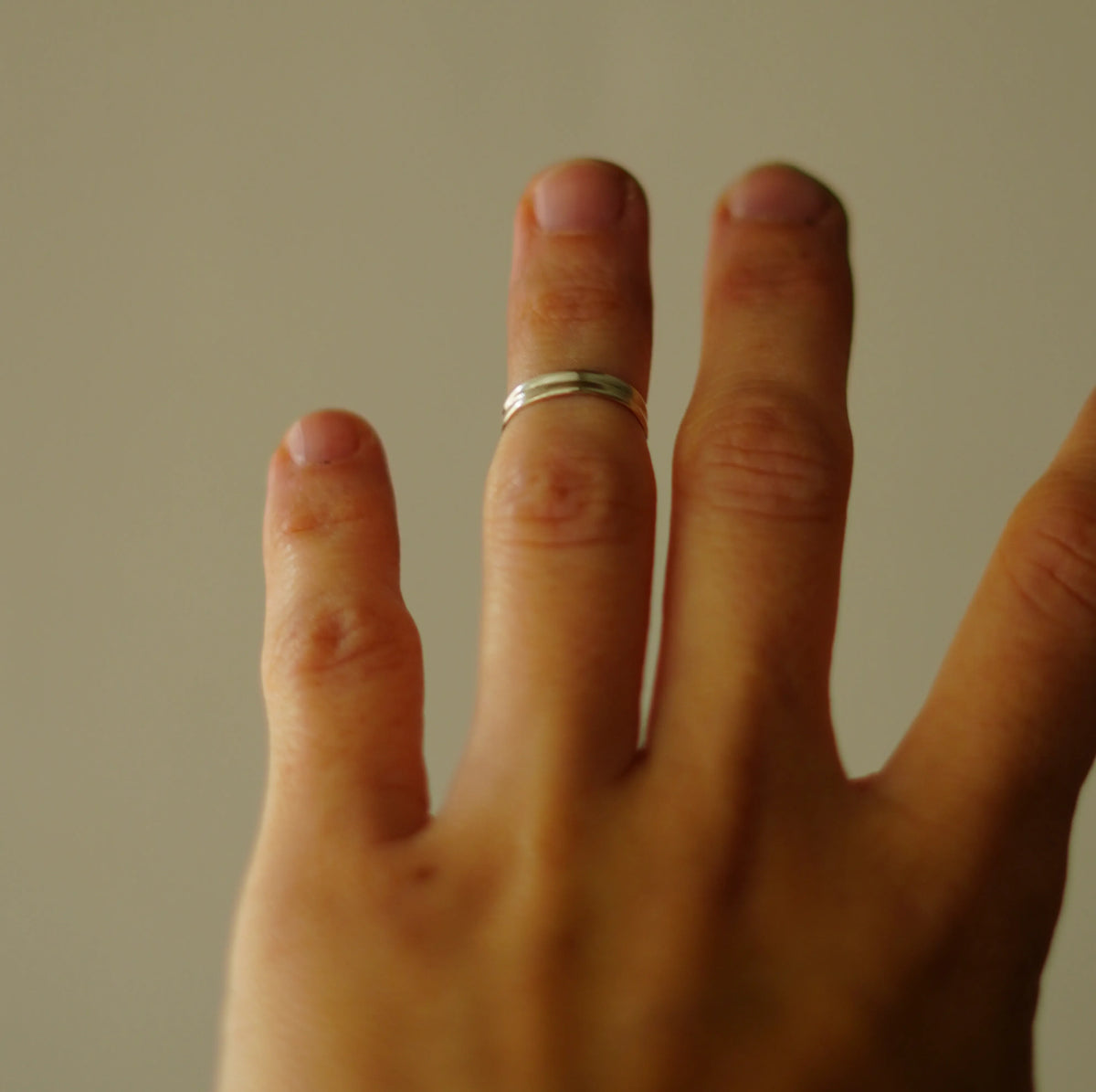 Anell midi de plata ajustable – fotografia 5