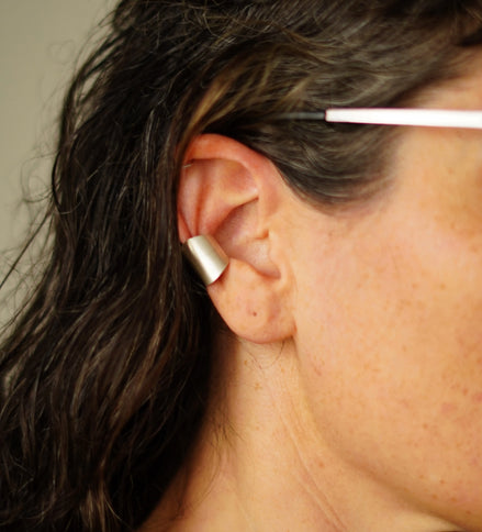 Ear cuff de plata mate de 16 mm, vista principal