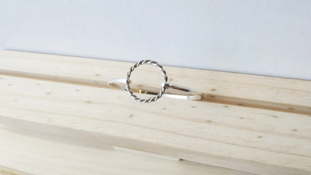 Polsera de plata amb cercle trenat – vista principal
